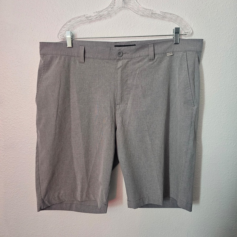 Travis Mathew Men's Gray Shorts Men's Size 40